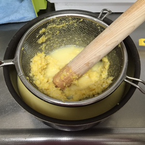 鶏出汁で作る、コーンスープ